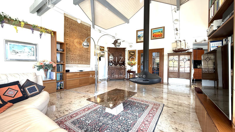 Maison - 263 m² - 7 pièces