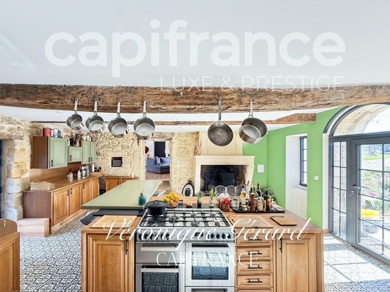 Propriété - 310 m² - 8 pièces