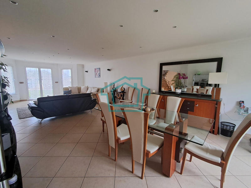 Maison - 205 m² - 7 pièces