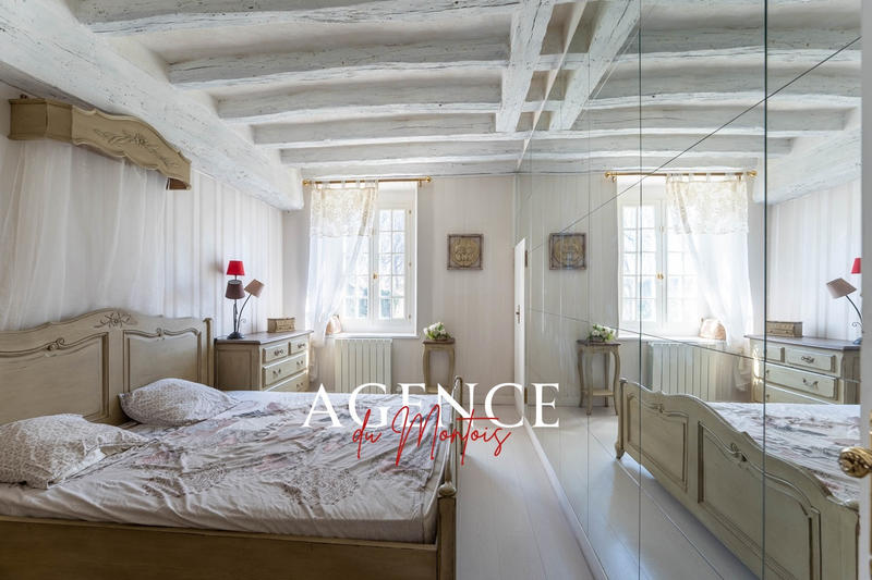 Maison - 189 m² - 5 pièces