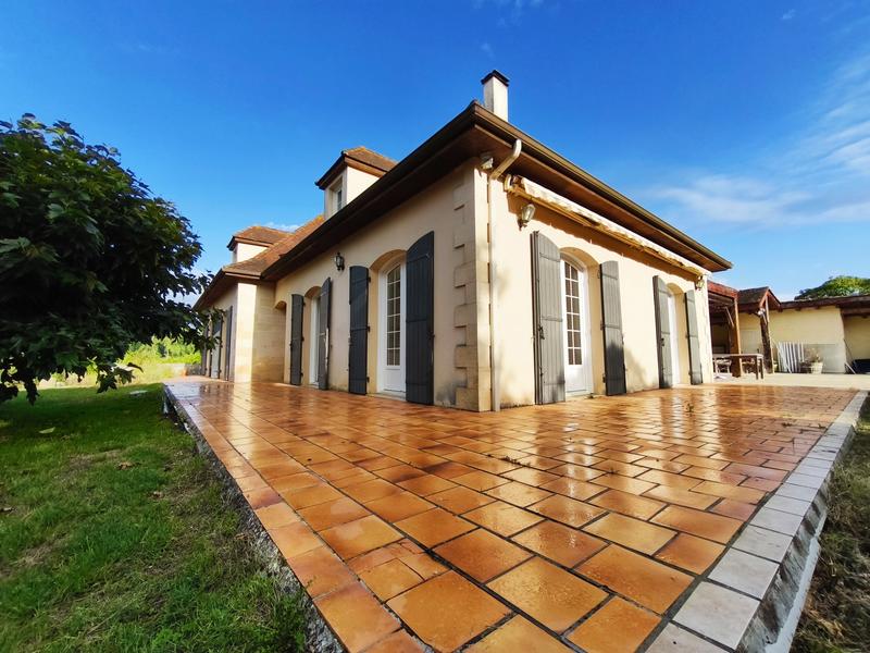 Villa - 222 m² - 7 pièces