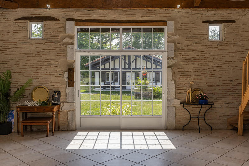 Maison - 587 m² - 16 pièces