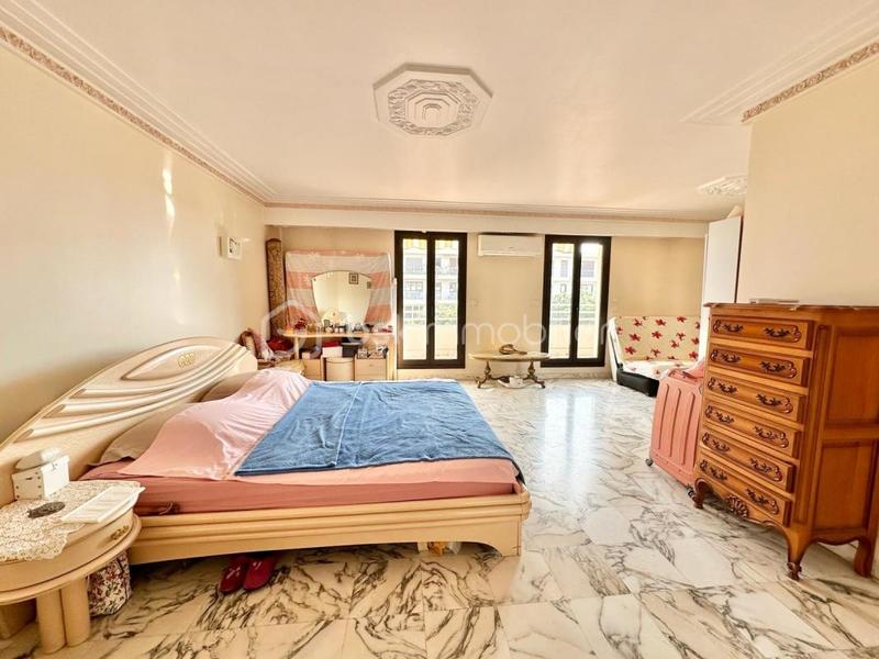 Appartement - 210 m² - 5 pièces