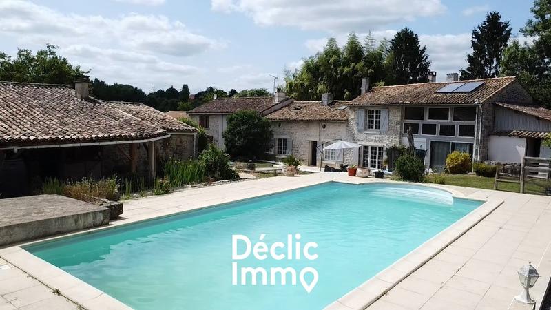 Maison - 207 m² - 8 pièces