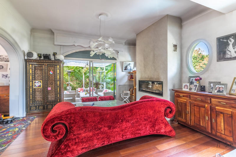 Maison - 300 m² - 10 pièces