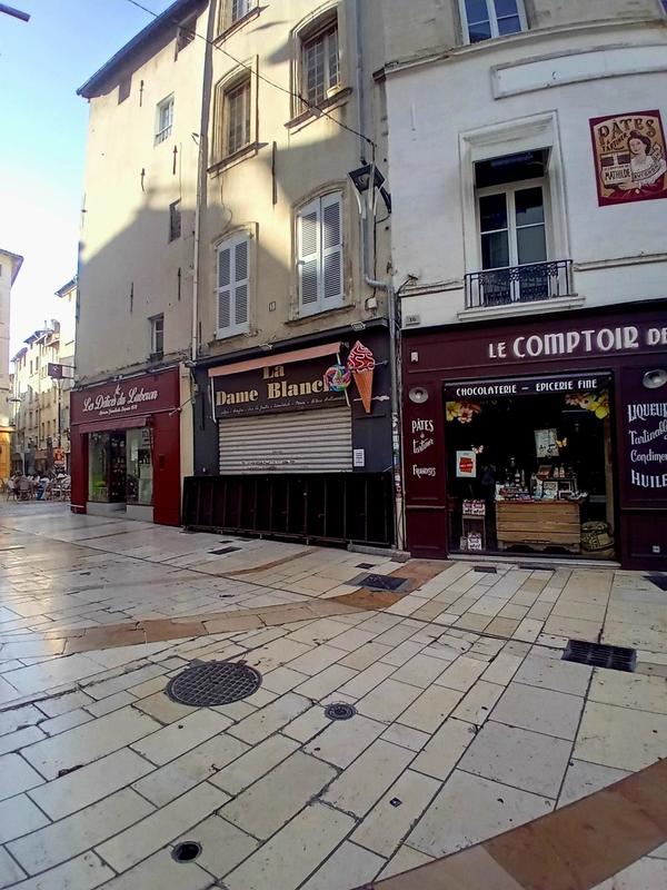 Local commercial - 79 m² - 1 pièce