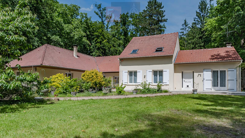 Maison - 212 m² - 9 pièces