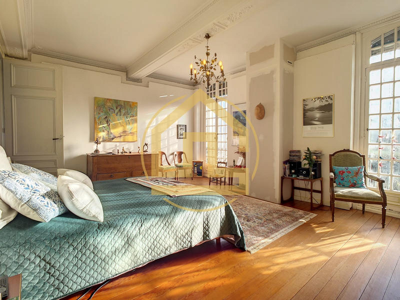 Maison - 430 m² - 13 pièces