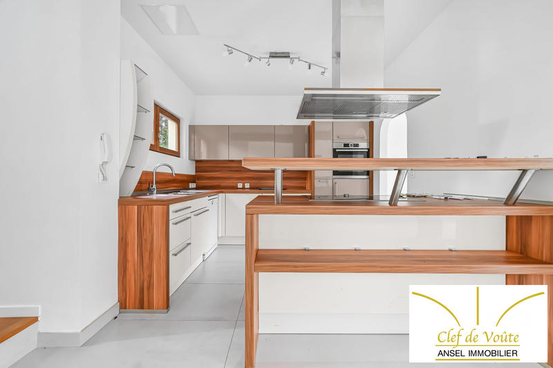 Maison - 152 m² - 6 pièces