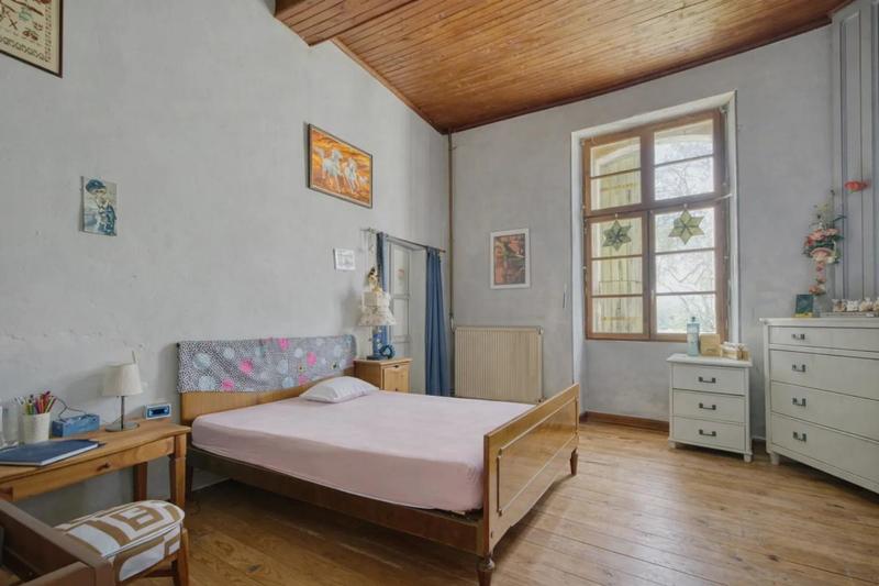 Maison - 400 m² - 6 pièces