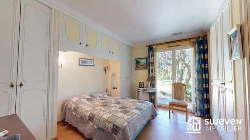 Villa - 278 m² - 10 pièces