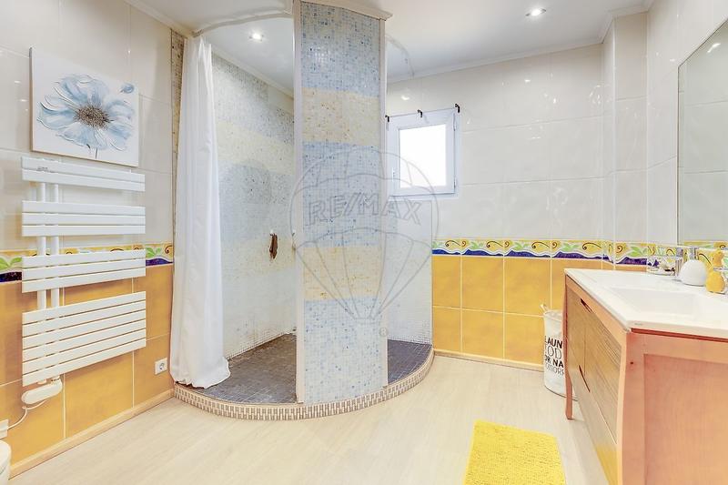 Maison - 180 m² - 8 pièces