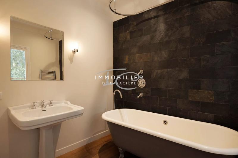 Maison - 225 m² - 8 pièces