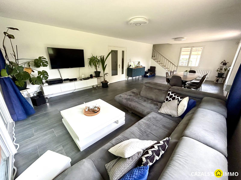 Maison traditionnelle - 263 m² - 11 pièces