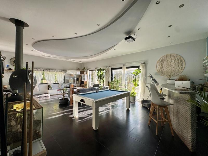 Maison - 212 m² - 7 pièces