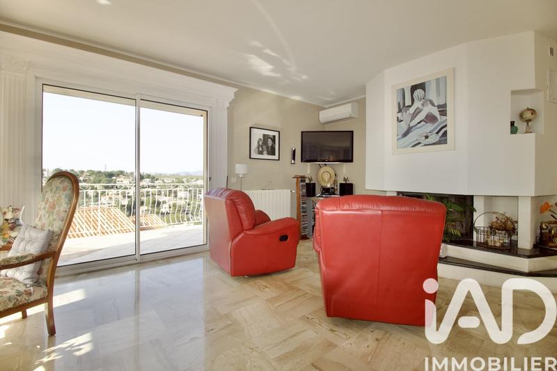 Maison - 204 m² - 9 pièces