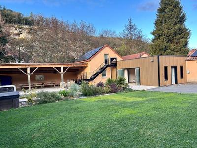 Demeure - 230 m² - 6 pièces