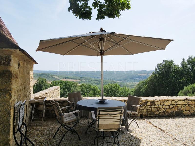 Demeure - 248 m² - 10 pièces