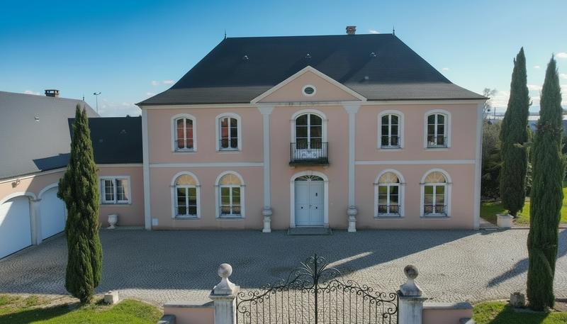 Maison - 295 m² - 8 pièces