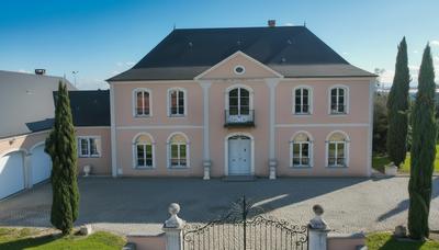 Maison - 295 m² - 8 pièces