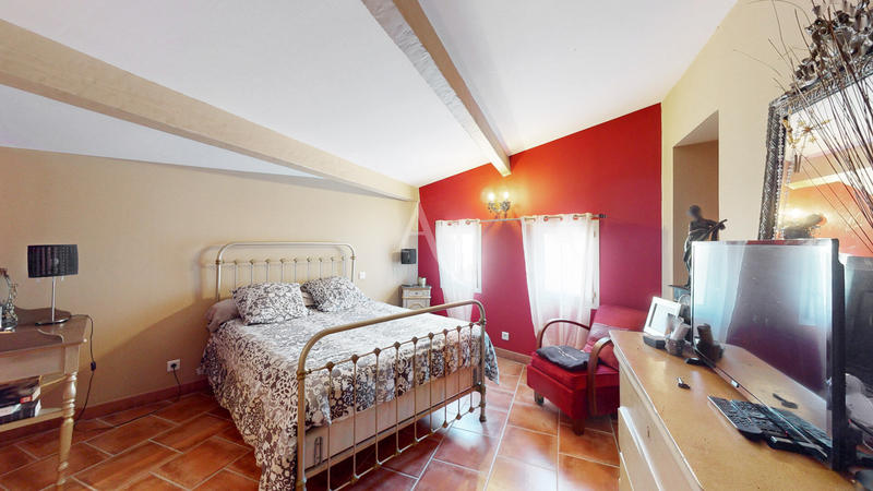 Maison - 210 m² - 6 pièces