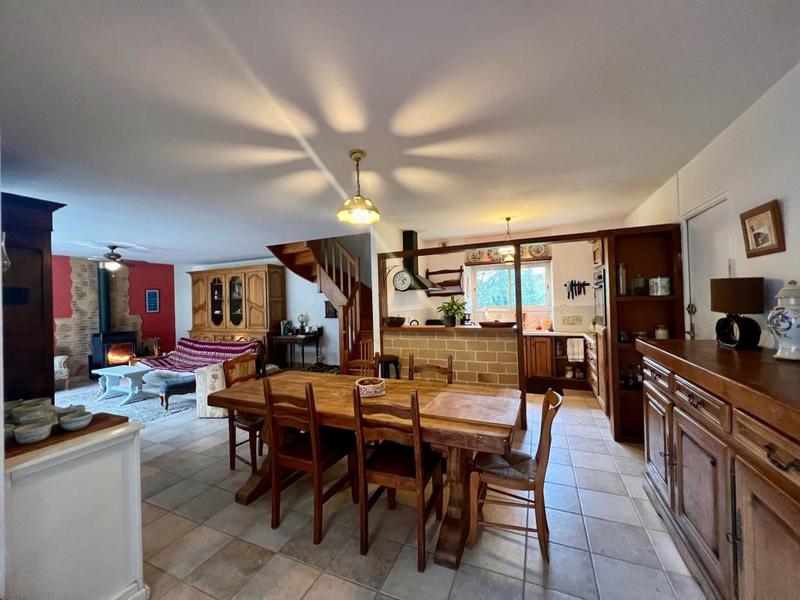 Propriété - 275 m² - 11 pièces