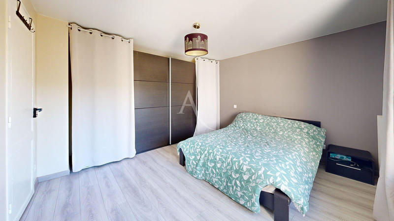 Maison - 95 m² - 5 pièces