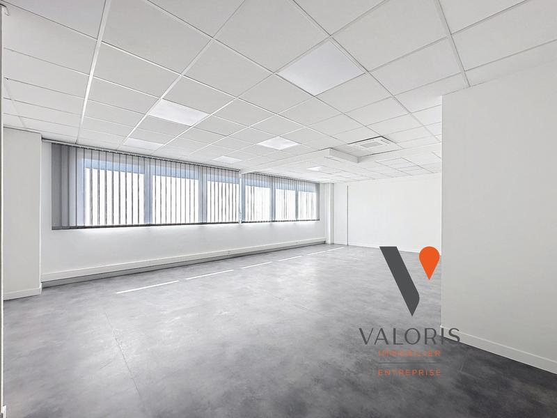 Bureau - 347 m² - 1 pièce