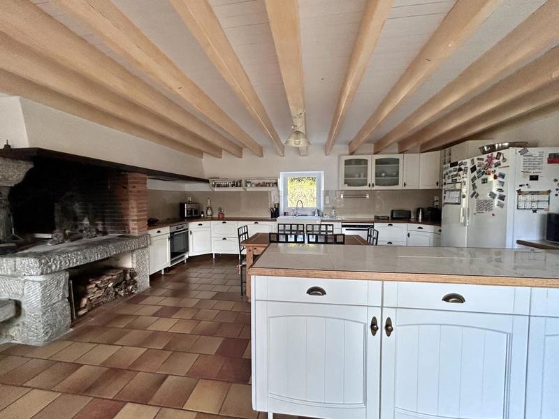 Maison - 243 m² - 8 pièces