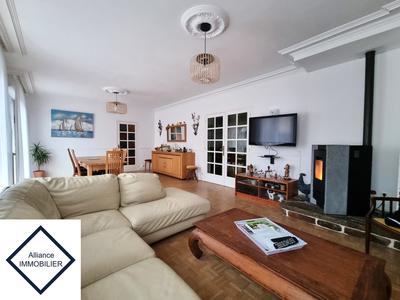 Maison - 196 m² - 7 pièces