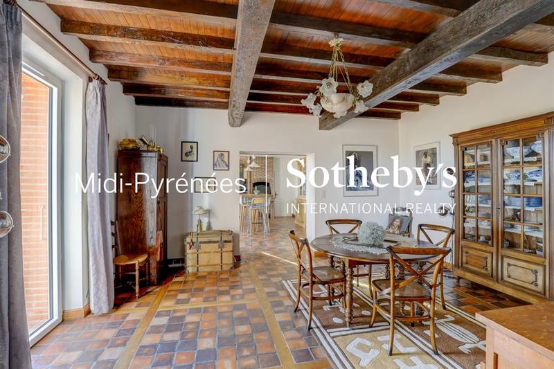 Maison - 440 m² - 12 pièces