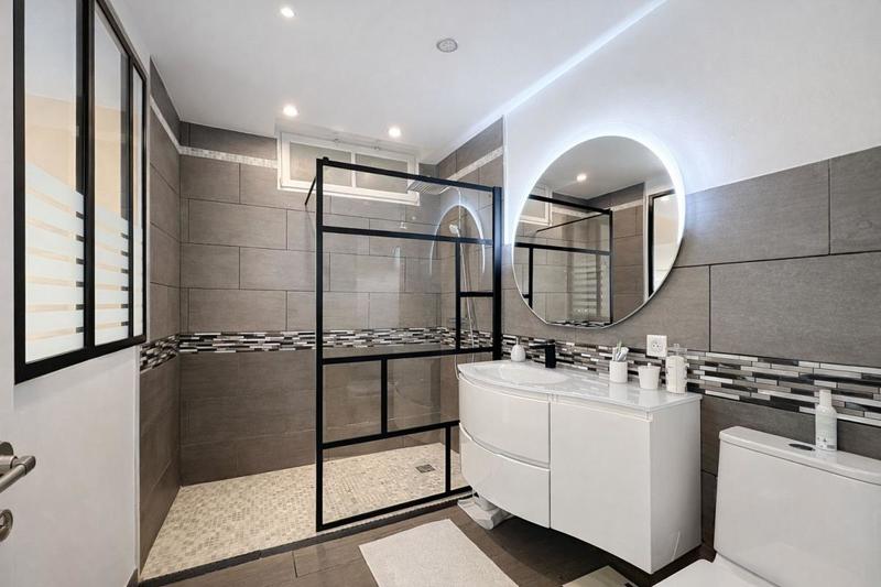 Maison - 318 m² - 11 pièces