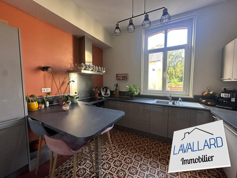 Maison - 184 m² - 10 pièces