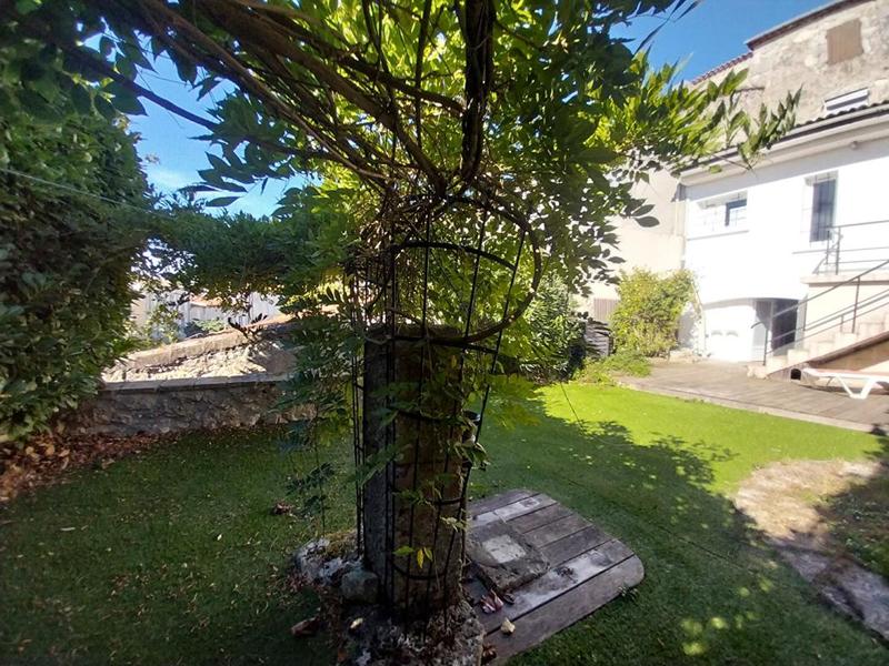 Maison - 287 m² - 9 pièces