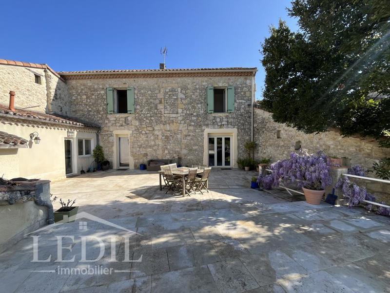 Maison - 215 m² - 5 pièces