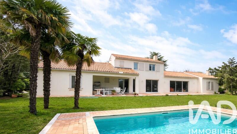 Maison - 252 m² - 7 pièces