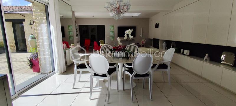 Propriété - 277 m² - 10 pièces