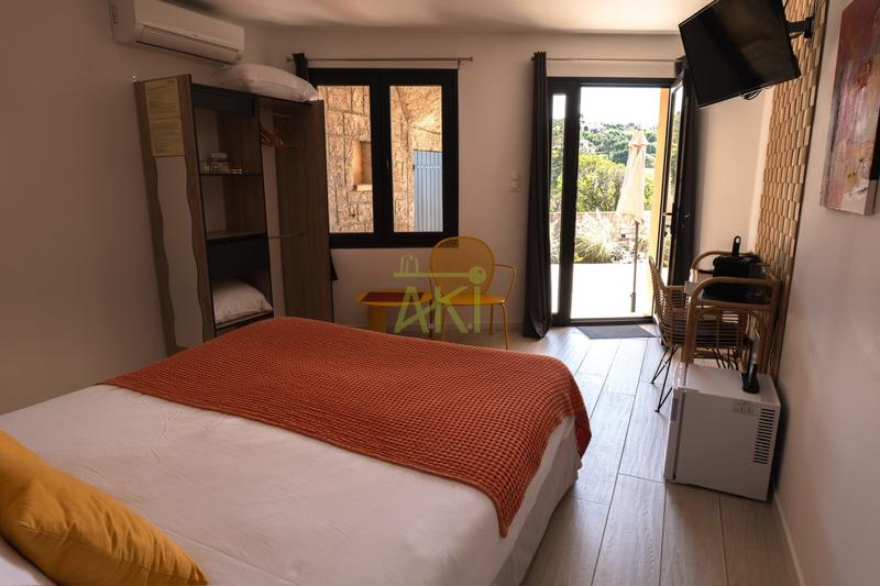 Maison traditionnelle - 266 m² - 11 pièces