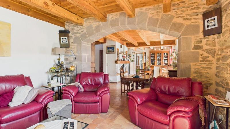 Maison - 240 m² - 8 pièces