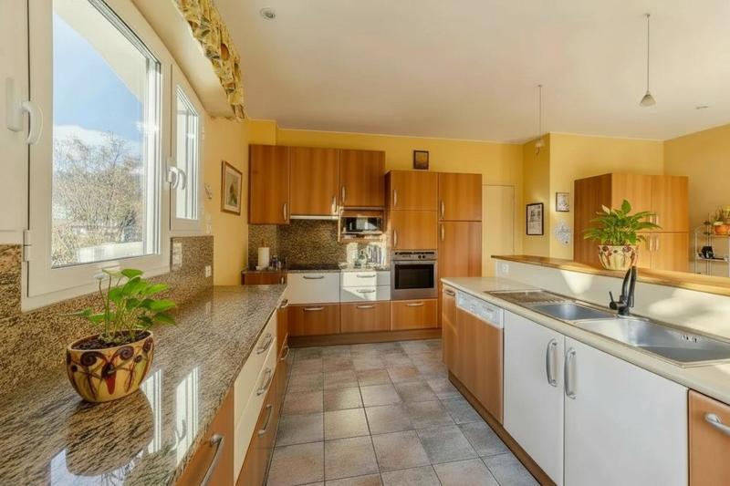 Maison - 241 m² - 8 pièces