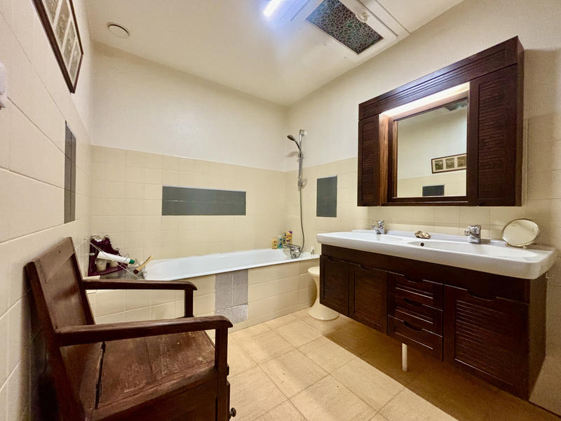 Maison - 205 m² - 8 pièces