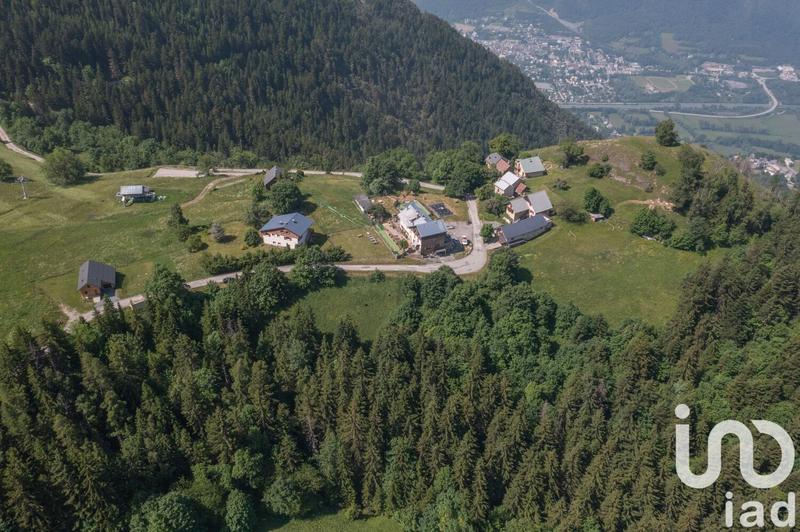 Maison - 227 m² - 8 pièces