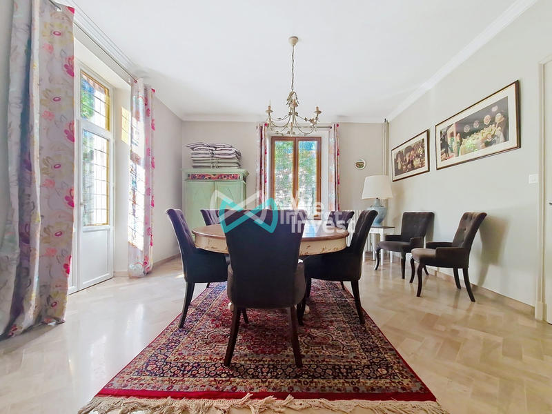 Maison - 445 m² - 7 pièces