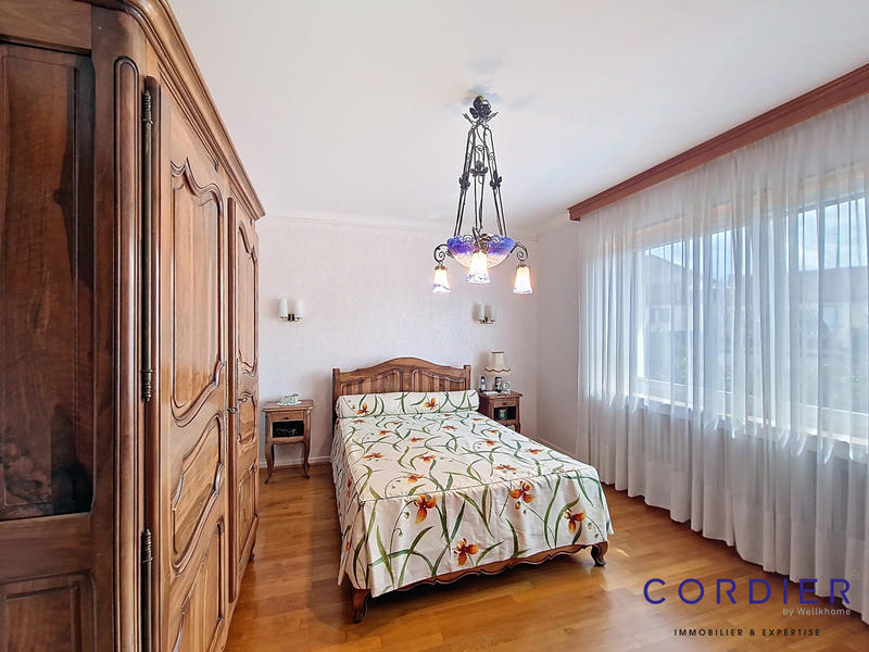 Maison - 172 m² - 8 pièces