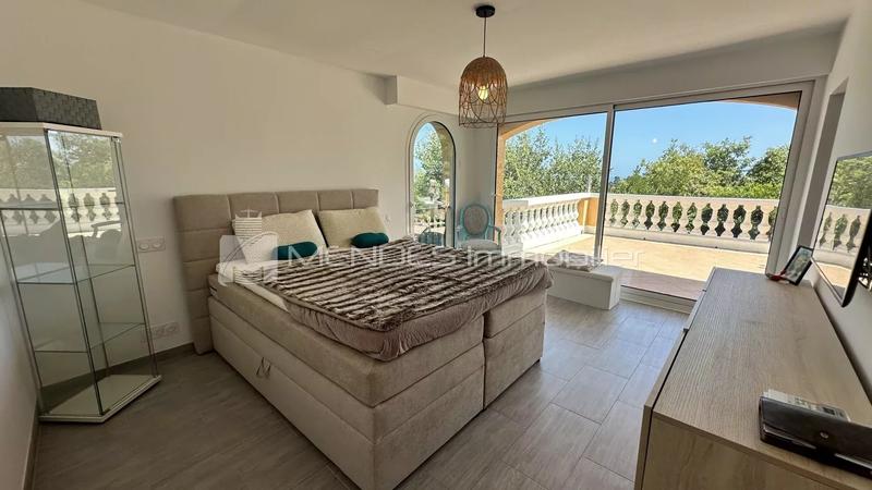 Villa - 320 m² - 10 pièces