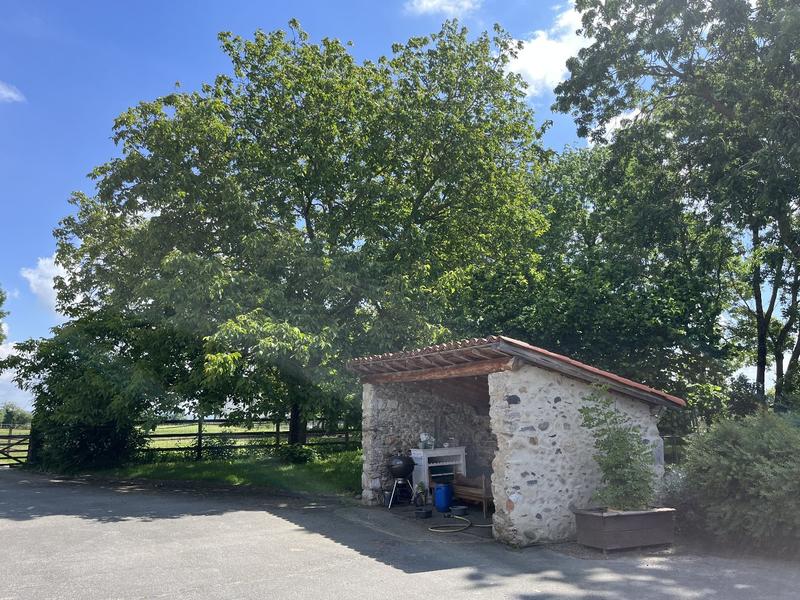 Propriété - 228 m² - 7 pièces