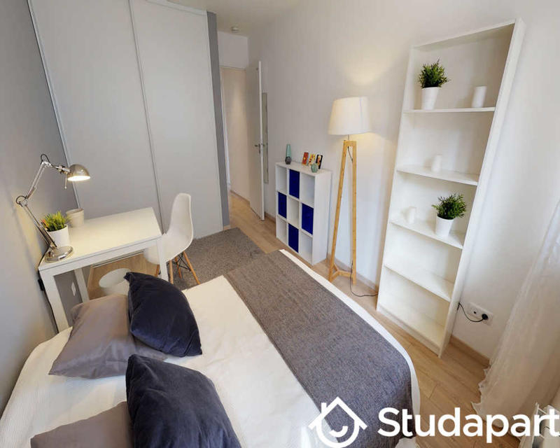 Chambre - 70 m² - 1 pièce
