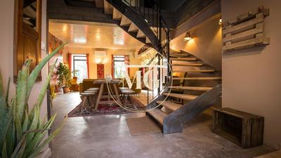 Maison - 1 046 m² - 29 pièces