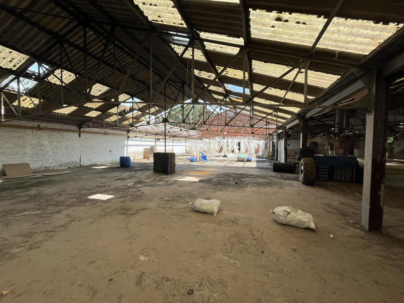 Terrain - 13 400 m²