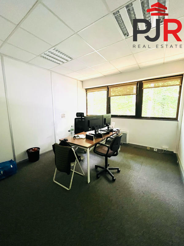 Bureau - 116 m² - 1 pièce
